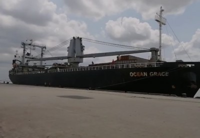 দ্বিতীয় চালানে মেট্রোরেলের আরও ৬ বগি পৌঁছেছে মোংলা বন্দরে